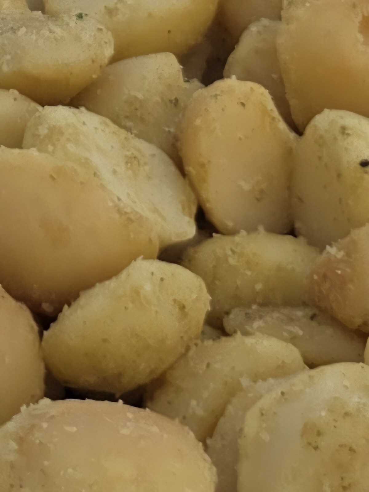 Finger Lime & Jalapeño Macadamias